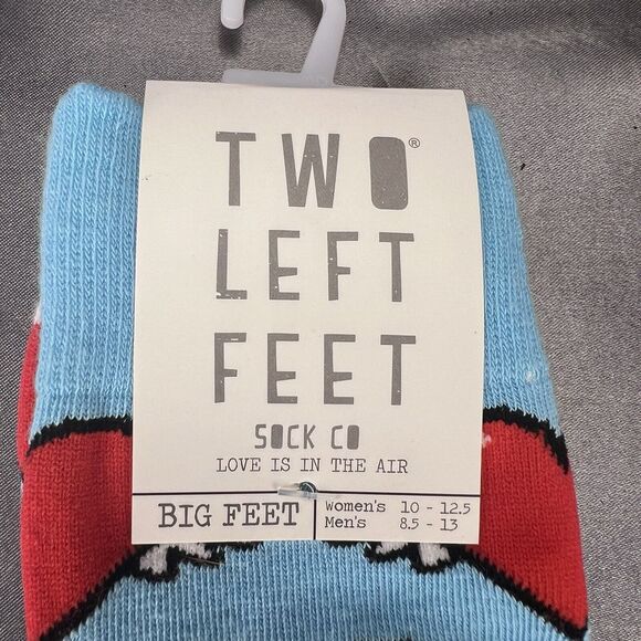 Two Left Feet Women’s Socks Love Is In The Air Flying Hearts Valentines Big Feet - Picture 2 of 6